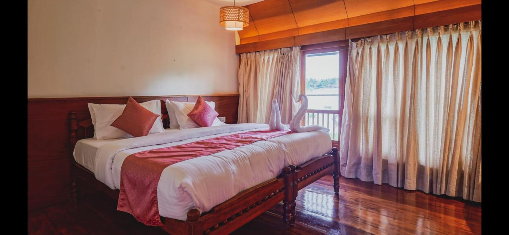 Hotel Victoria Houseboats Alappuzha Exterior foto